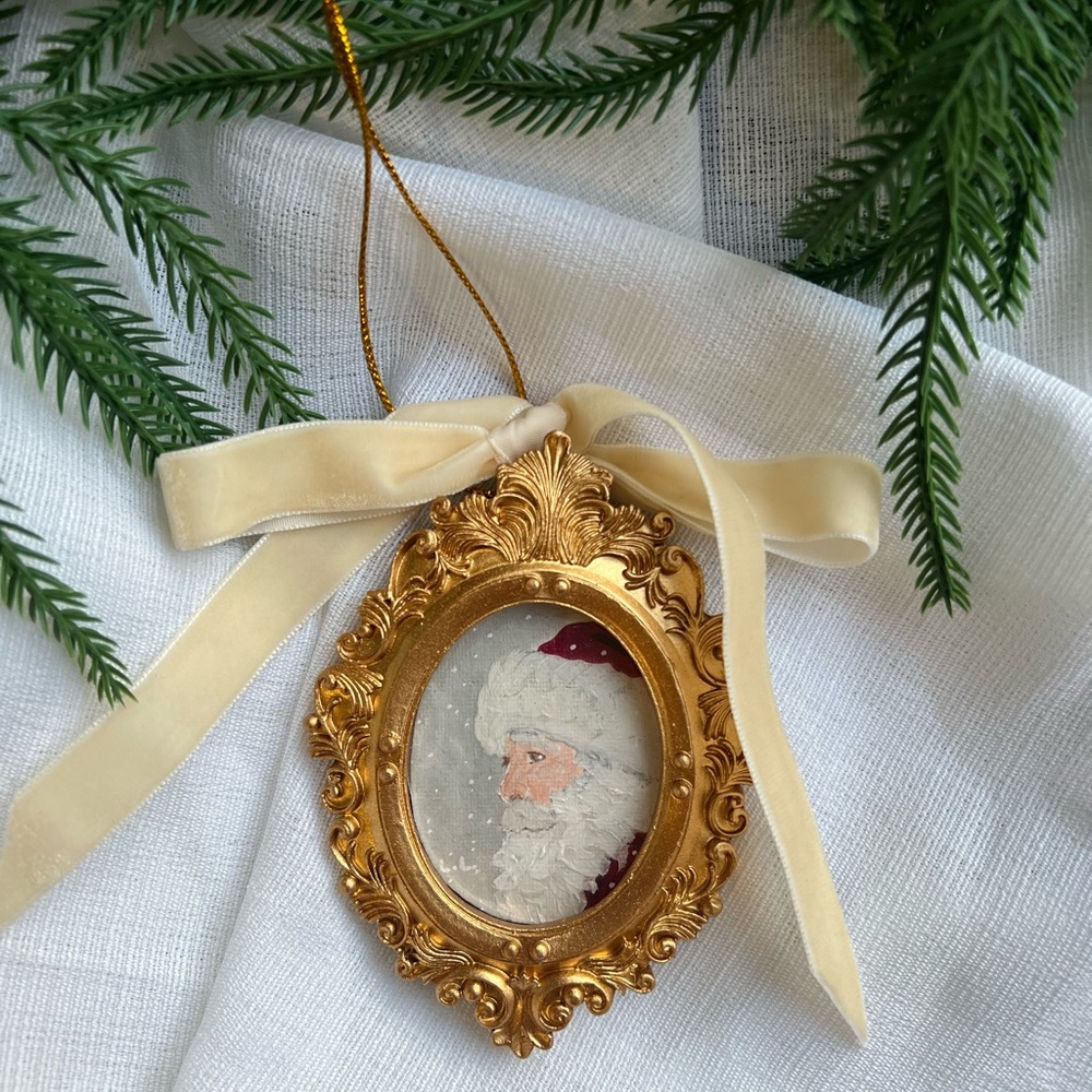 “Here comes Santa clause” Gold Santa Claus Ornament with Cream Ribbon